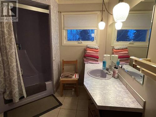 1000 121 Avenue, Dawson Creek, BC - Indoor Photo Showing Bathroom