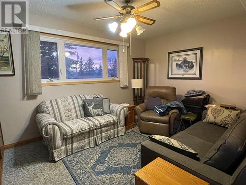 1000 121 Avenue, Dawson Creek, BC - Indoor Photo Showing Living Room