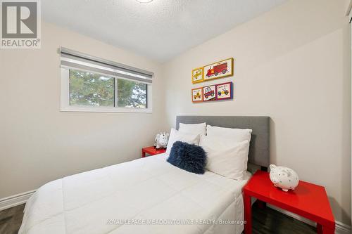7 Collins Crescent E, Brampton, ON - Indoor Photo Showing Bedroom