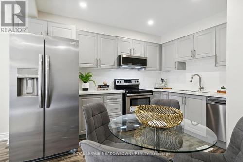 7 Collins Crescent E, Brampton, ON - Indoor Photo Showing Kitchen With Upgraded Kitchen