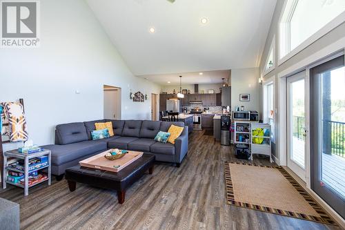 28030 Joellen Road, Prince George, BC - Indoor Photo Showing Living Room