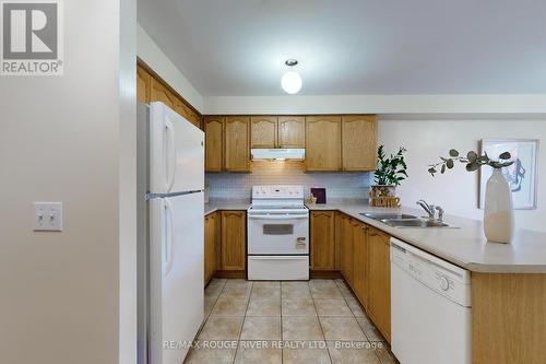 3 Jenkinson Way, Toronto, ON - Indoor Photo Showing Kitchen With Double Sink