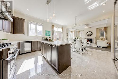 21 Planet Street, Richmond Hill, ON - Indoor Photo Showing Kitchen With Upgraded Kitchen