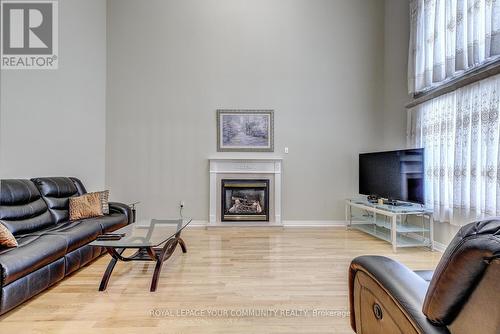 20 Wolf Trail Cres, Richmond Hill, ON - Indoor Photo Showing Living Room With Fireplace