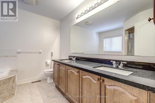 20 Wolf Trail Cres, Richmond Hill, ON - Indoor Photo Showing Bathroom