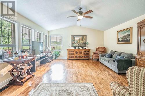 4372 Train Street, New Tecumseth, ON - Indoor Photo Showing Living Room