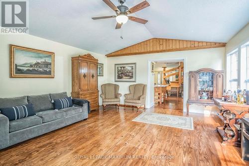 4372 Train Street, New Tecumseth, ON - Indoor Photo Showing Living Room