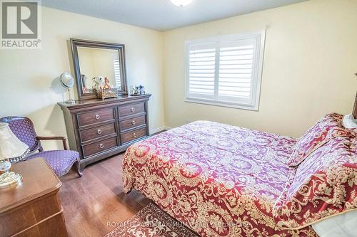 4372 Train Street, New Tecumseth, ON - Indoor Photo Showing Bedroom