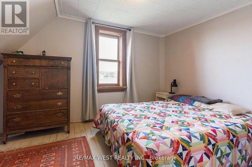 437 Champlain Road, Penetanguishene, ON - Indoor Photo Showing Bedroom