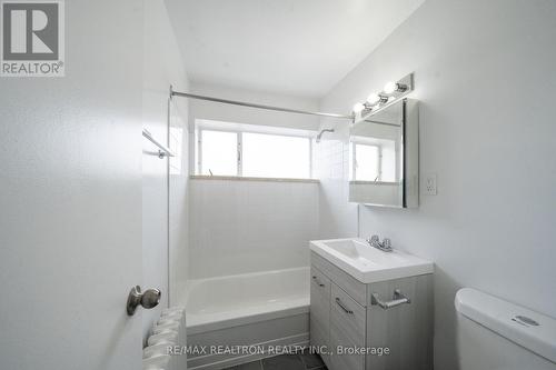 30 - 2035 Prospect Street, Burlington, ON - Indoor Photo Showing Bathroom
