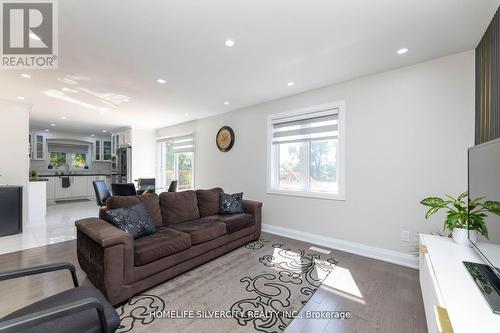 12424 Humber Station Road, Caledon, ON - Indoor Photo Showing Living Room