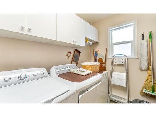 8 - 1510 Birch Street, Creston, BC - Indoor Photo Showing Laundry Room