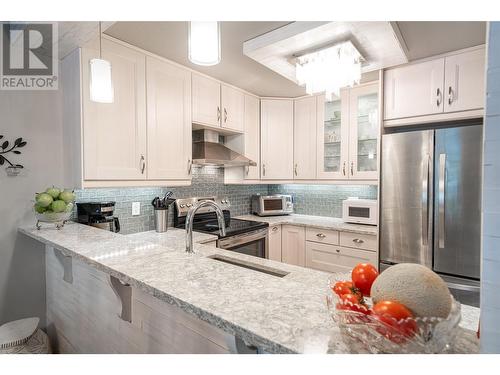 204 Kalamalka Lake Road Unit# 206, Vernon, BC - Indoor Photo Showing Kitchen With Upgraded Kitchen