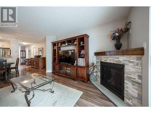 204 Kalamalka Lake Road Unit# 206, Vernon, BC - Indoor Photo Showing Living Room With Fireplace