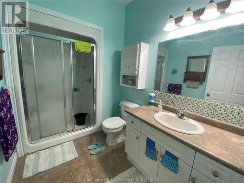15 Oakgrove Lane, Chatham, ON - Indoor Photo Showing Bathroom