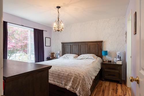 1424 Emerald Crescent, Castlegar, BC - Indoor Photo Showing Bedroom