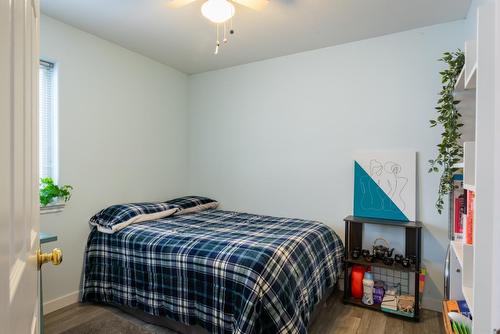 1424 Emerald Crescent, Castlegar, BC - Indoor Photo Showing Bedroom