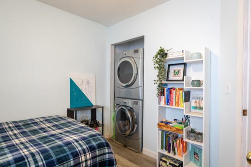 1424 Emerald Crescent, Castlegar, BC - Indoor Photo Showing Laundry Room