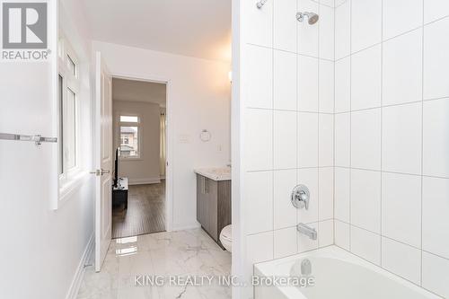 184 Franklin Trail, Barrie, ON - Indoor Photo Showing Bathroom