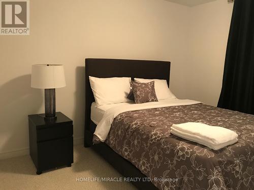 6739 Sam Lorfida Drive, Niagara Falls, ON - Indoor Photo Showing Bedroom