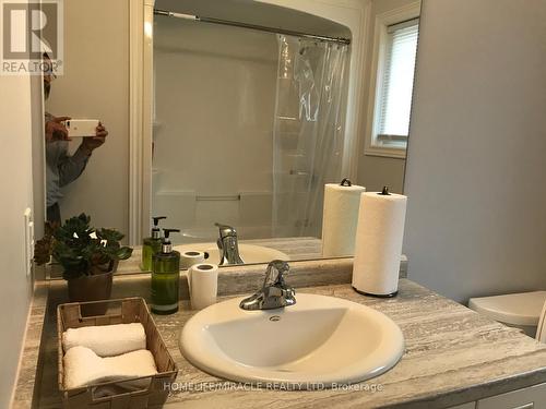6739 Sam Lorfida Drive, Niagara Falls, ON - Indoor Photo Showing Bathroom