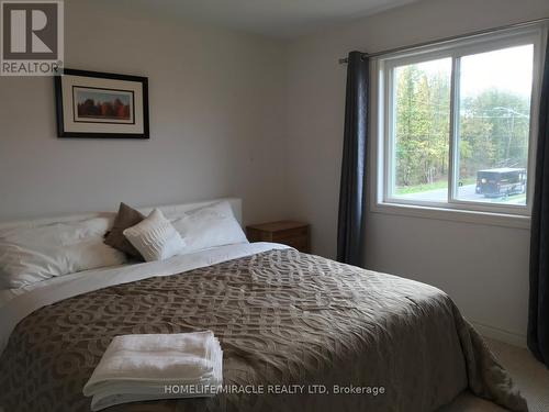 6739 Sam Lorfida Drive, Niagara Falls, ON - Indoor Photo Showing Bedroom