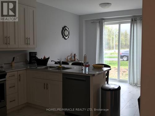 6739 Sam Lorfida Drive, Niagara Falls, ON - Indoor Photo Showing Kitchen With Double Sink