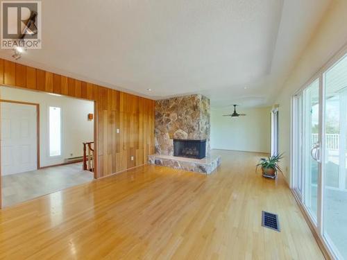 3411 Cariboo Ave, Powell River, BC - Indoor With Fireplace