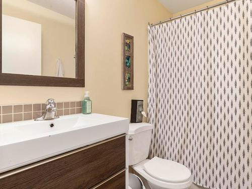795 Copeland Place, Kelowna, BC - Indoor Photo Showing Bathroom