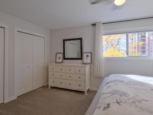 114-3315 Wilson Street, Penticton, BC - Indoor Photo Showing Bedroom
