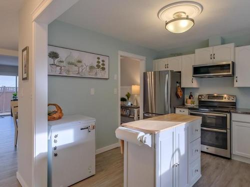 114-3315 Wilson Street, Penticton, BC - Indoor Photo Showing Kitchen With Stainless Steel Kitchen