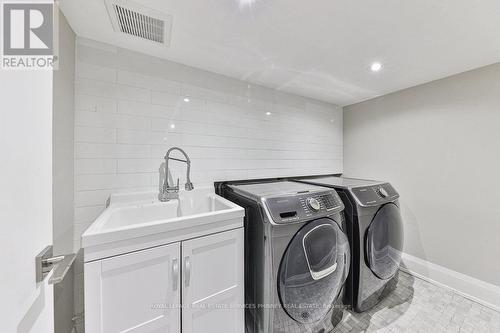 2068 Mississauga Road, Mississauga, ON - Indoor Photo Showing Laundry Room
