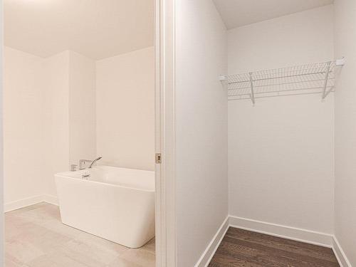 Ensuite bathroom - 1253-101 Rue Peel, Montréal (Le Sud-Ouest), QC - Indoor