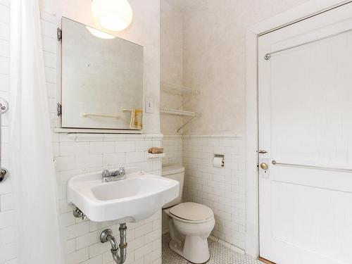 Salle de bains - 4133 Av. Marlowe, Montréal (Côte-Des-Neiges/Notre-Dame-De-Grâce), QC - Indoor Photo Showing Bathroom
