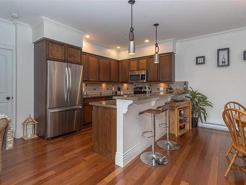 302-755 Goldstream Ave, Langford, BC - Indoor Photo Showing Kitchen