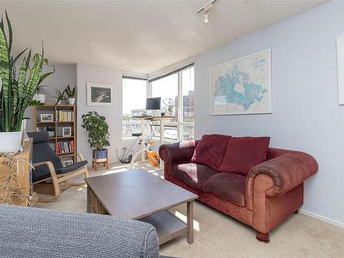 406-930 Yates St, Victoria, BC - Indoor Photo Showing Living Room