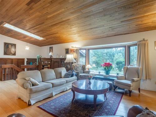 770 Woodcreek Dr, North Saanich, BC - Indoor Photo Showing Living Room