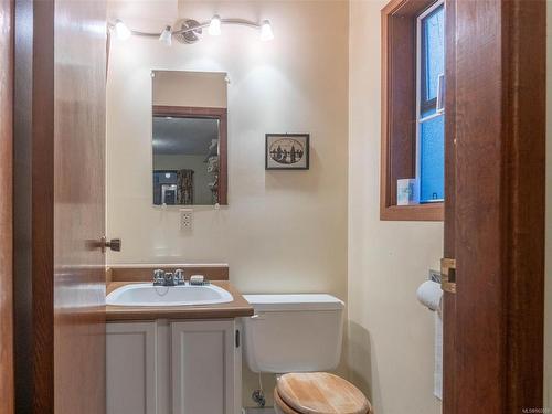 770 Woodcreek Dr, North Saanich, BC - Indoor Photo Showing Bathroom