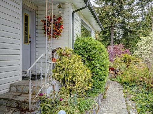 2542 Selwyn Rd, Langford, BC - Outdoor