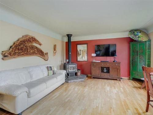 2542 Selwyn Rd, Langford, BC - Indoor Photo Showing Living Room