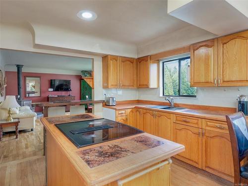 2542 Selwyn Rd, Langford, BC - Indoor Photo Showing Kitchen