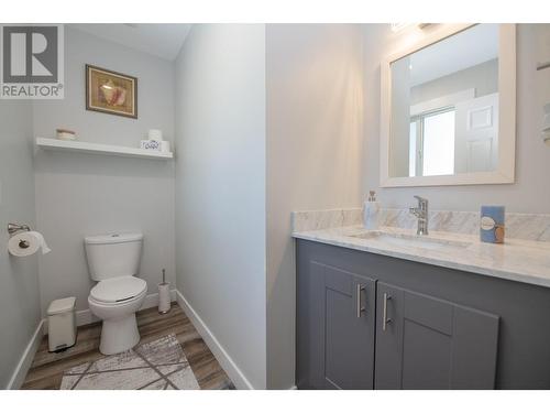 7701 Birch Lane, Coldstream, BC - Indoor Photo Showing Bathroom