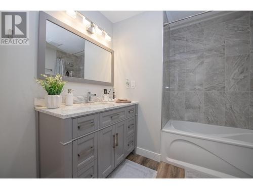 7701 Birch Lane, Coldstream, BC - Indoor Photo Showing Bathroom