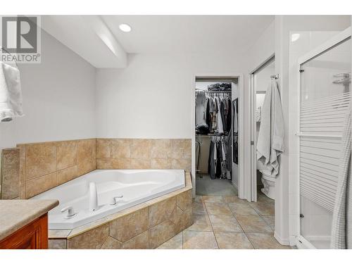 2543 Quail Lane, Kelowna, BC - Indoor Photo Showing Bathroom