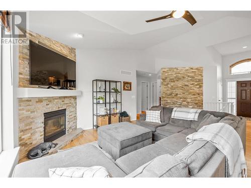 2543 Quail Lane, Kelowna, BC - Indoor Photo Showing Living Room With Fireplace