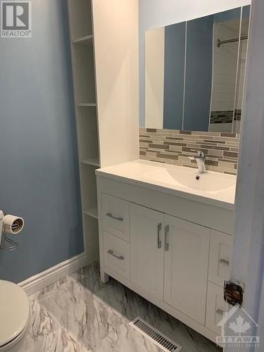 39 Woodfield Drive Unit#F, Ottawa, ON - Indoor Photo Showing Bathroom