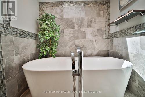17 Ridgehill Drive, Brampton, ON - Indoor Photo Showing Bathroom