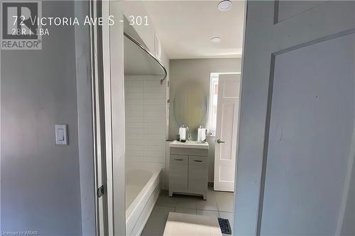72 Victoria Avenue S Unit# 301, Hamilton, ON - Indoor Photo Showing Bathroom