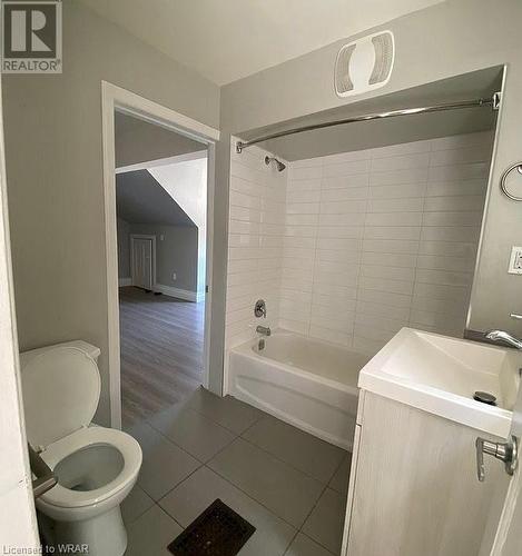 72 Victoria Avenue S Unit# 301, Hamilton, ON - Indoor Photo Showing Bathroom