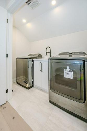 554 Clark Avenue, Burlington, ON - Indoor Photo Showing Laundry Room